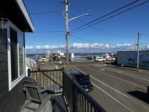 One Bedroom Queen Suite with View and Deck Photo 13