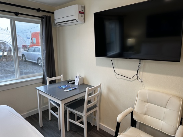 Queen Studio Photo 6